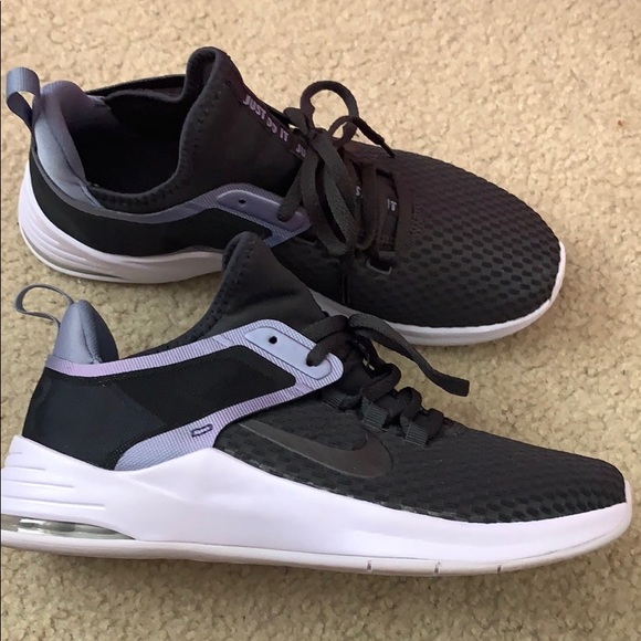 Nike Shoes - Nike air Bella athletic shoe
